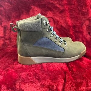 Kodiak Fundy Hiking Boots Round toe SIZE 9